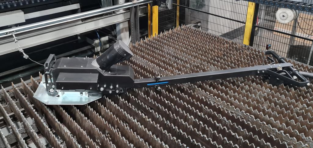 PG-EASY1.5-3.3-1,5M Lamels(h)aver Easy Cleaner 1,5 bedbreedte
3,3 mm doorloop - 1,5  mtr duwarm
Kleur Zwart
